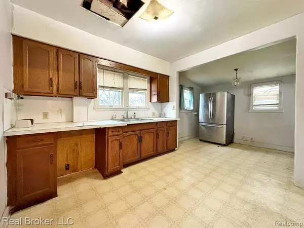 1465 NORTON Street, Burton, MI 48529