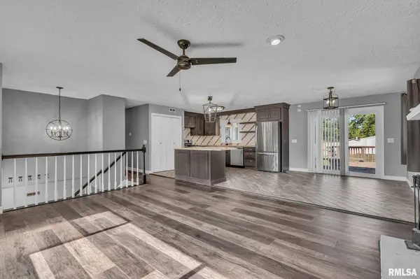 1816 WINDING HILL RD, Davenport, IA 52807