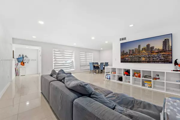 7501 Fairway Blvd, Miramar, FL 33023