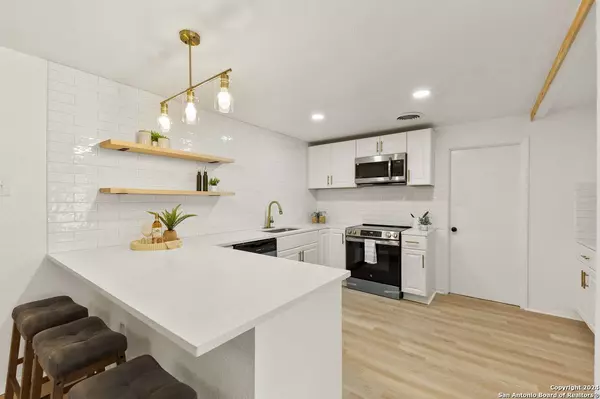 5625 GALEWIND DR, Windcrest, TX 78239-1910