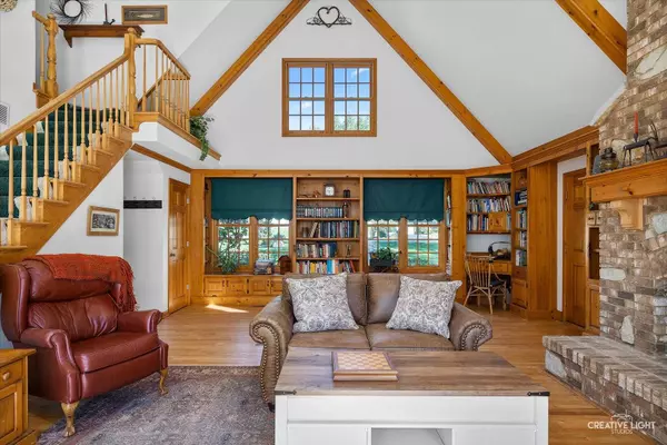 38W173 Kristin DR, Elgin, IL 60124