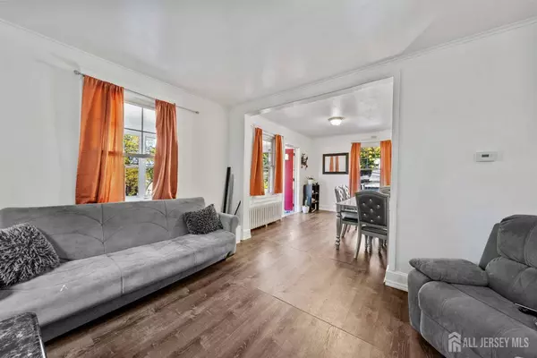 9 W George ST W, South River, NJ 08882