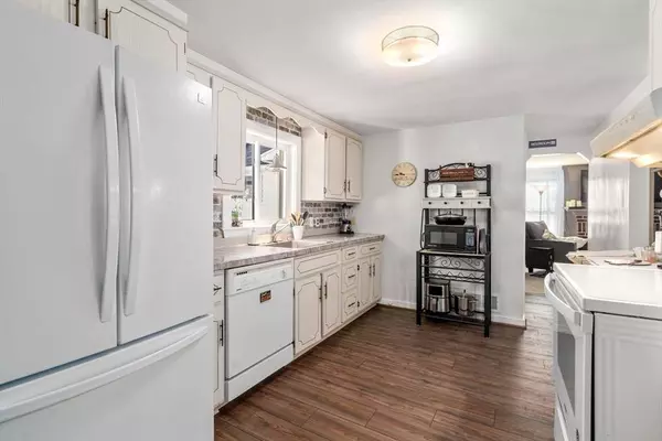 27 Amesbury St, Worcester, MA 01605