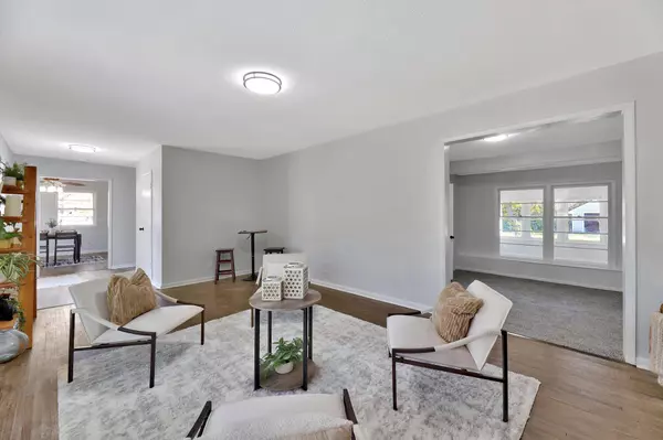 246 S Delos Ave, Haysville, KS 67060-1719