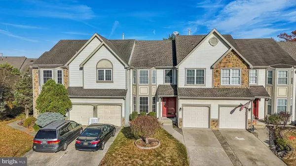 60 SANDHURST DR, Mount Laurel, NJ 08054