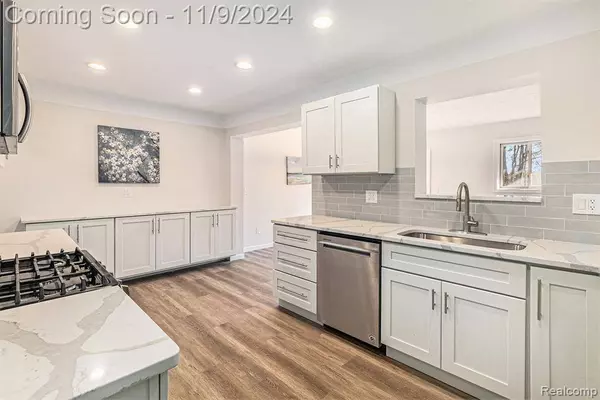 5840 ORMOND Road, White Lake, MI 48383