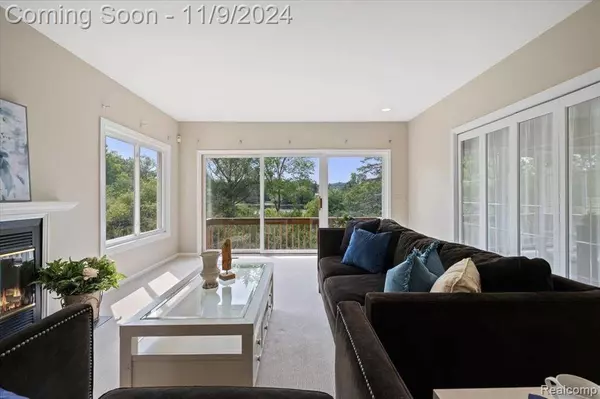 647 MILL POINTE Drive, Milford, MI 48381