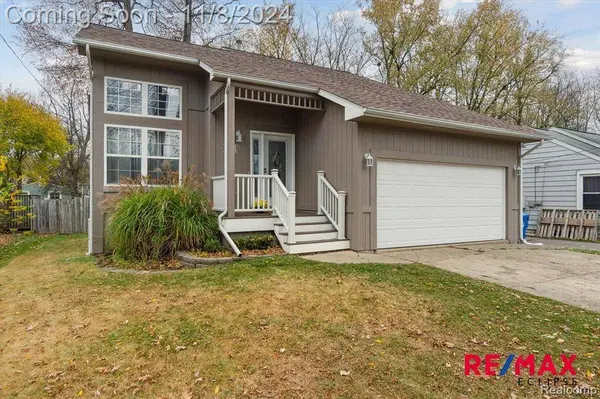 4834 Fenmore Avenue, Waterford, MI 48328