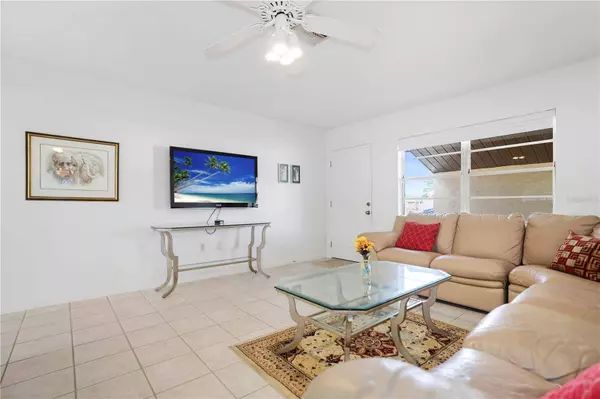 8214 DENISE DR, Seminole, FL 33777