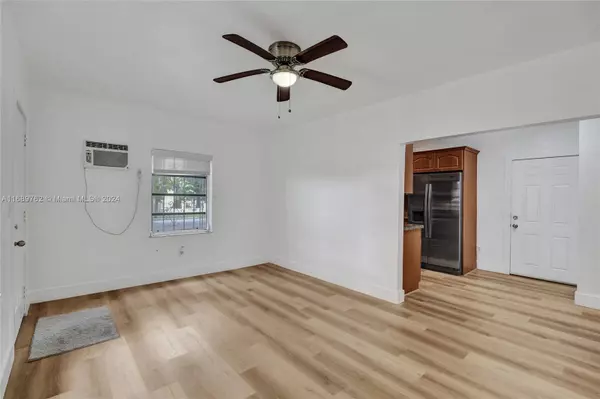 3199 SW 26th St, Miami, FL 33133