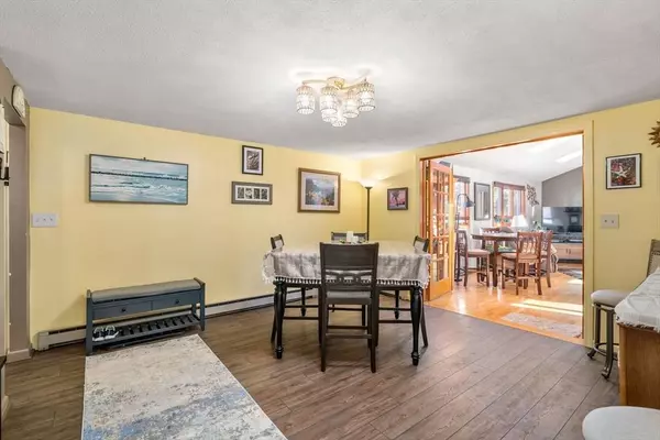 27 Amesbury St, Worcester, MA 01605