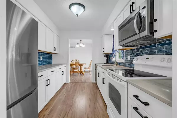 1162 Duck Creek Dr, Iowa City, IA 52246