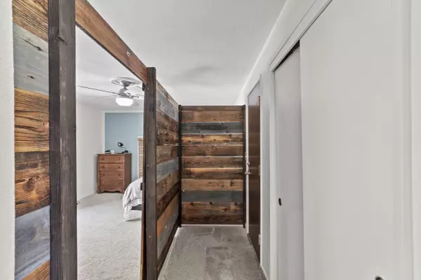 2837 La Mirada DR, Medford, OR 97504