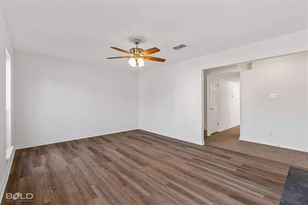 7648 University Drive, Shreveport, LA 71105