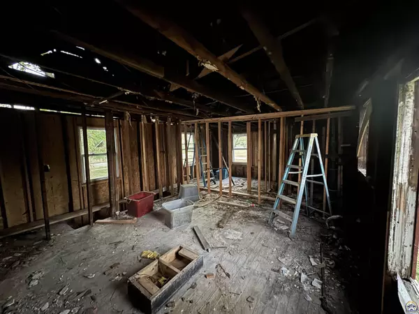 1115 SW Clay ST, Topeka, KS 66604