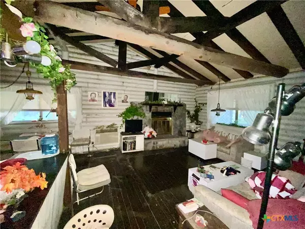 403 Tucumcari, La Grange, TX 78945