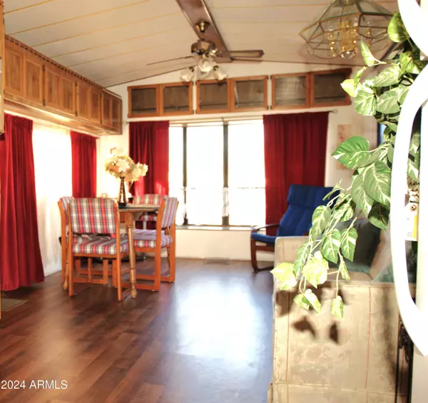 606 Navajo Road, Mesa, AZ 85206