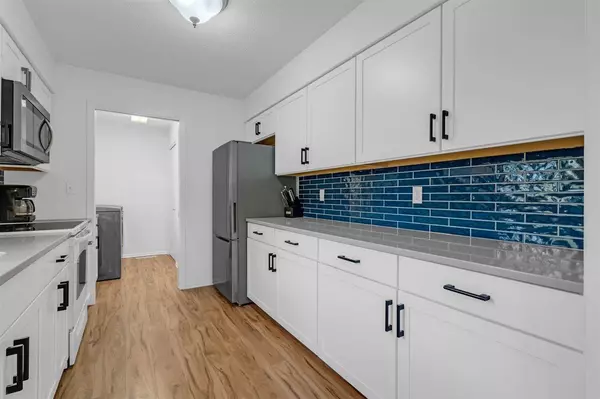 1162 Duck Creek Dr, Iowa City, IA 52246