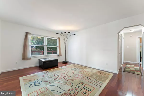 108 N LINCOLN AVE, Sterling, VA 20164