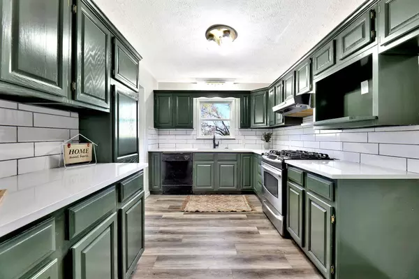 246 S Delos Ave, Haysville, KS 67060-1719