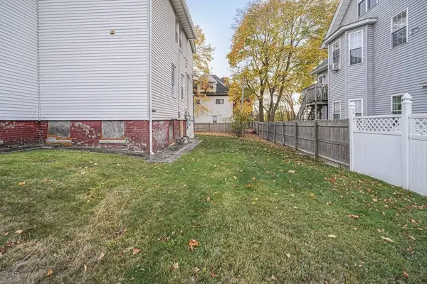 9 Windsor St, Worcester, MA 01605