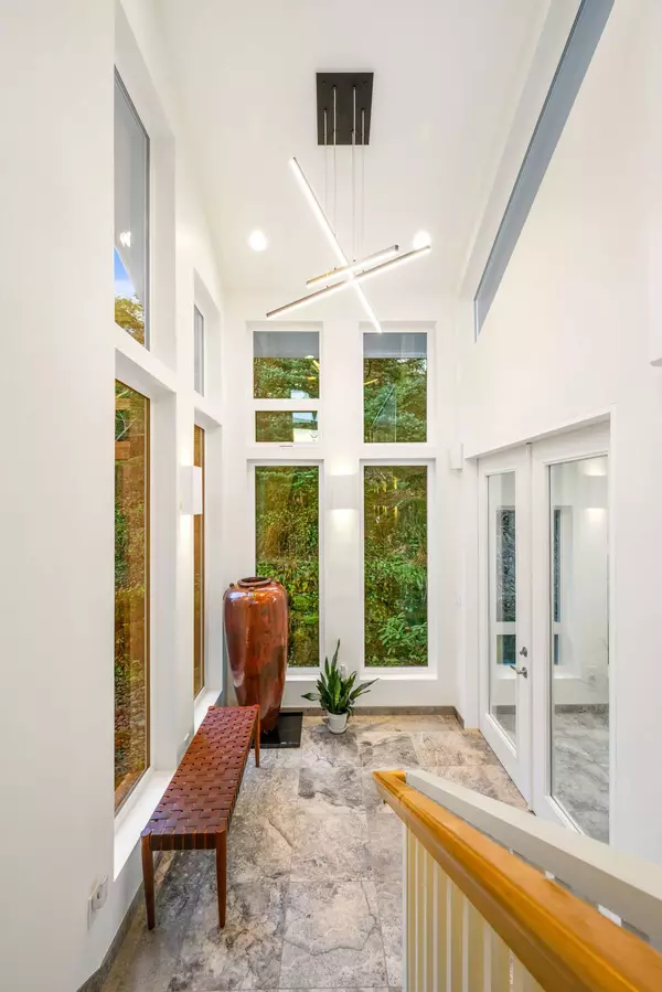 2917 Blueberry Hills Rd S, Juneau, AK 99801-1987