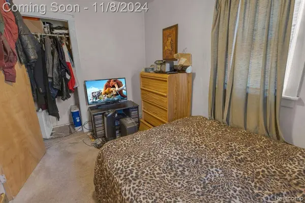 6044 GLENIS Street, Taylor, MI 48180