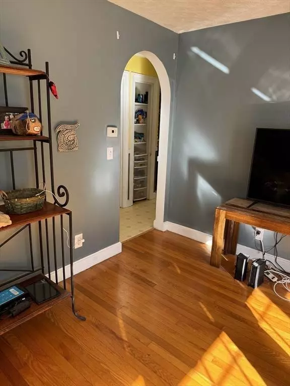 4 Benjamin Road, Worcester, MA 01602