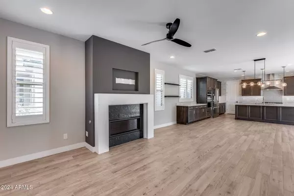 2025 W KINFIELD Trail, Phoenix, AZ 85085