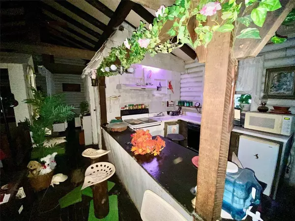 403 Tucumcari, La Grange, TX 78945