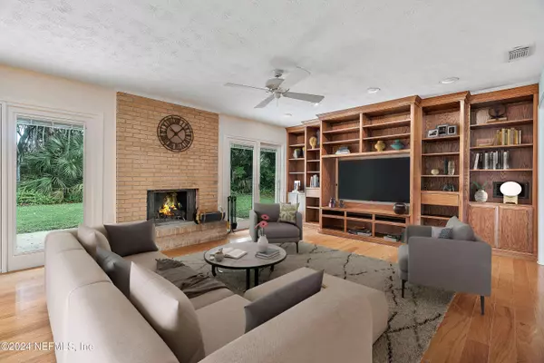 3701 RIVER HALL DR, Jacksonville, FL 32217