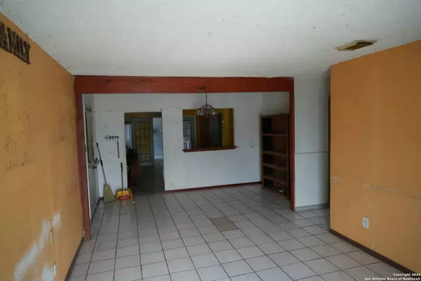 151 BERNICE DR, San Antonio, TX 78228-5912