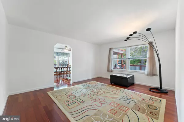 108 N LINCOLN AVE, Sterling, VA 20164