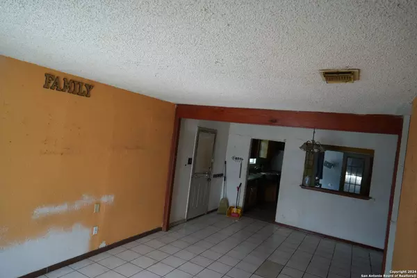 151 BERNICE DR, San Antonio, TX 78228-5912