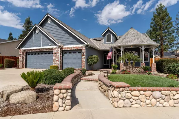 131 W Warwick Avenue, Clovis, CA 93619