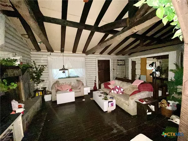 403 Tucumcari, La Grange, TX 78945