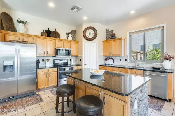 8723 E HILLVIEW Street, Mesa, AZ 85207