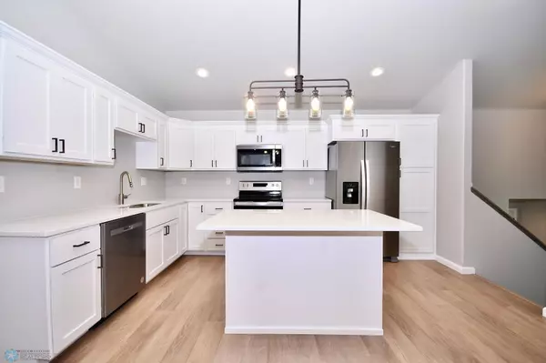 2395 Eagle Valley DR S, Fargo, ND 58104