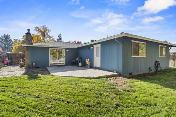 2837 La Mirada DR, Medford, OR 97504