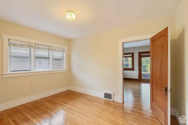 1042 EMERSON AVE, Salt Lake City, UT 84105