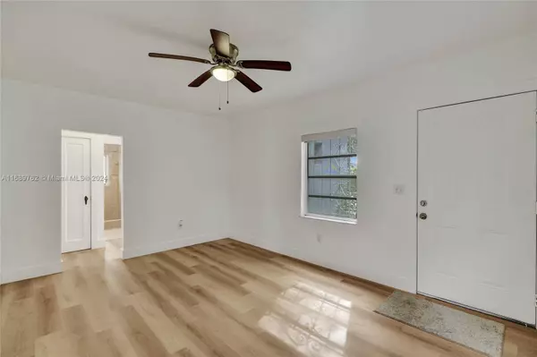 3199 SW 26th St, Miami, FL 33133