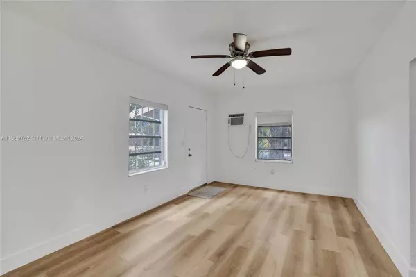 3199 SW 26th St, Miami, FL 33133