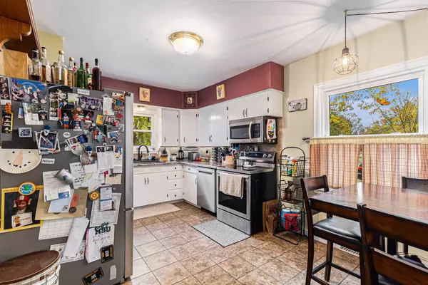 693 State Street, Holland, MI 49423