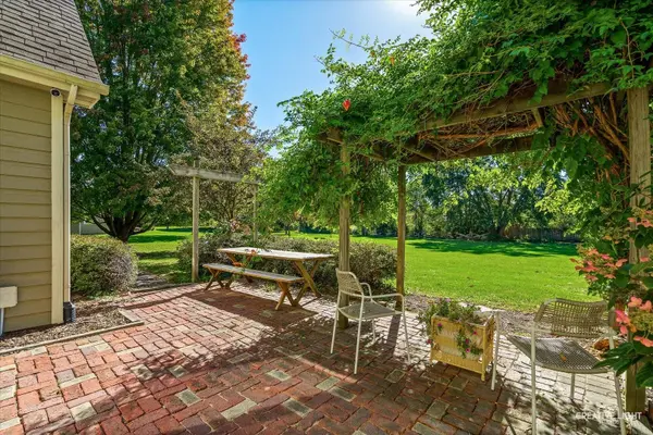 38W173 Kristin DR, Elgin, IL 60124