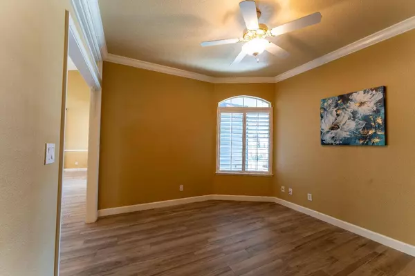 131 W Warwick Avenue, Clovis, CA 93619