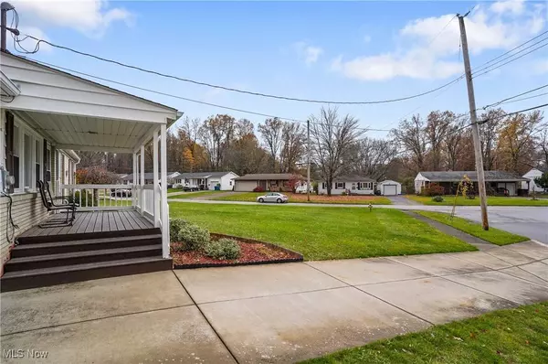 1005 Leslie LN, Girard, OH 44420