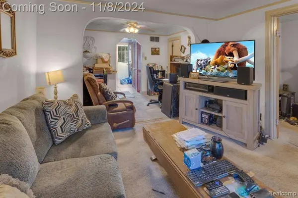 6044 GLENIS Street, Taylor, MI 48180