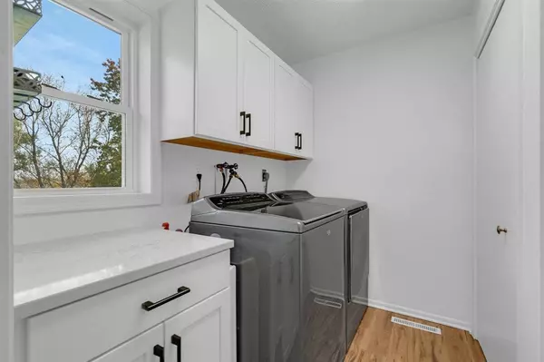 1162 Duck Creek Dr, Iowa City, IA 52246