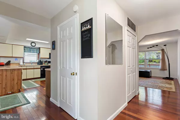 108 N LINCOLN AVE, Sterling, VA 20164