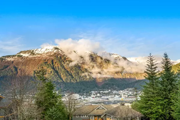 2917 Blueberry Hills Rd S, Juneau, AK 99801-1987